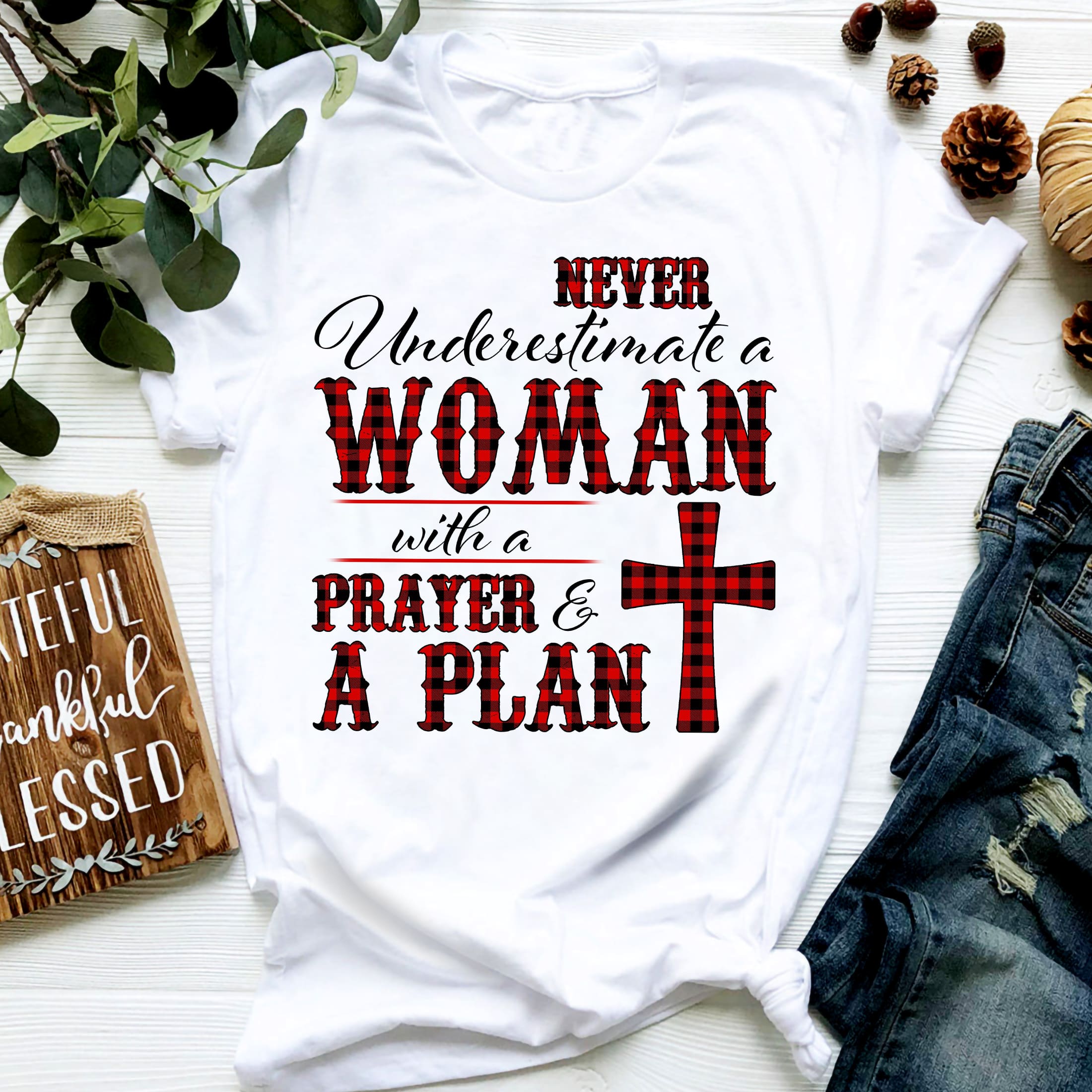 Never underestimate a woman with a prayer & a plan – Jesus T Shirt
