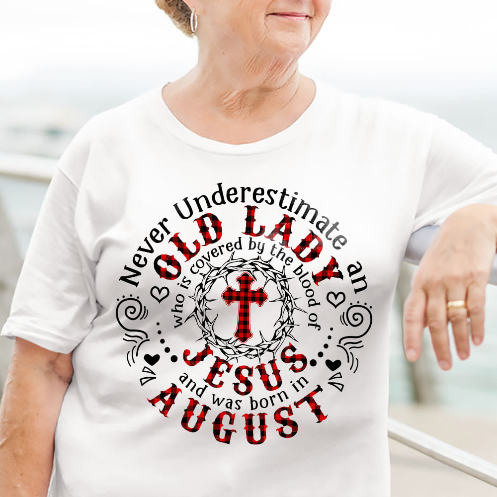 Old lady who is covered by the blood of Jesus and was born in August – Jesus T Shirt
